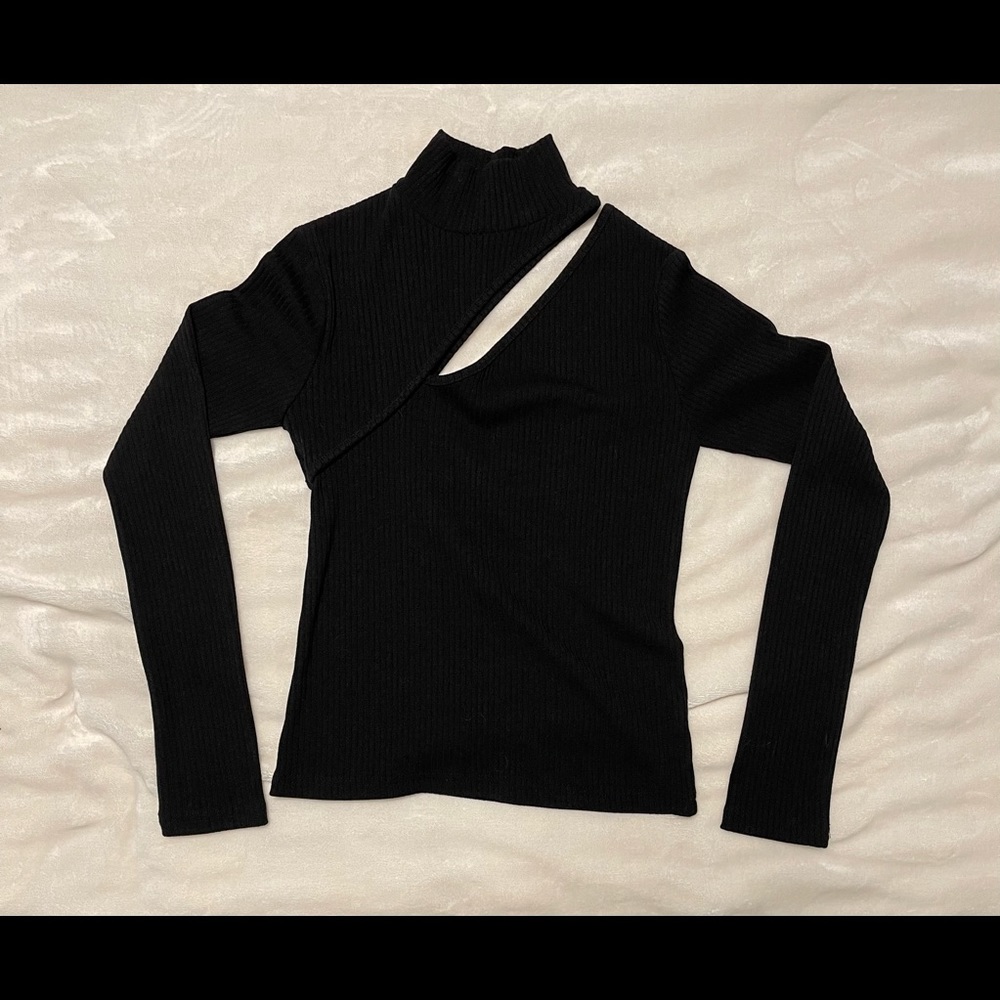 Off shoulder turtle neck long sleeve